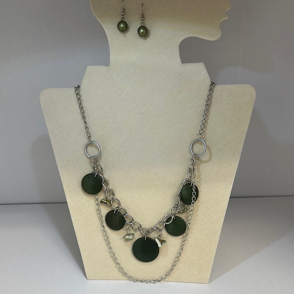 Elegant Green and Silver Necklace Set